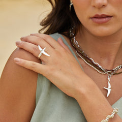 Anilla Vencejo silver en modelo