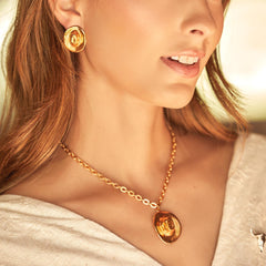 Aretes de sombrero vaquero con earcuff en persona 3