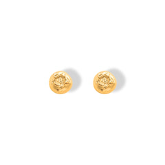 Vista frontal de aretes de arándano pequeño dorados — Brezo Jewelry