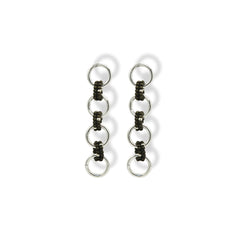 Aretes largos con cuentas de vidrio verde militar y bronce vista frontal