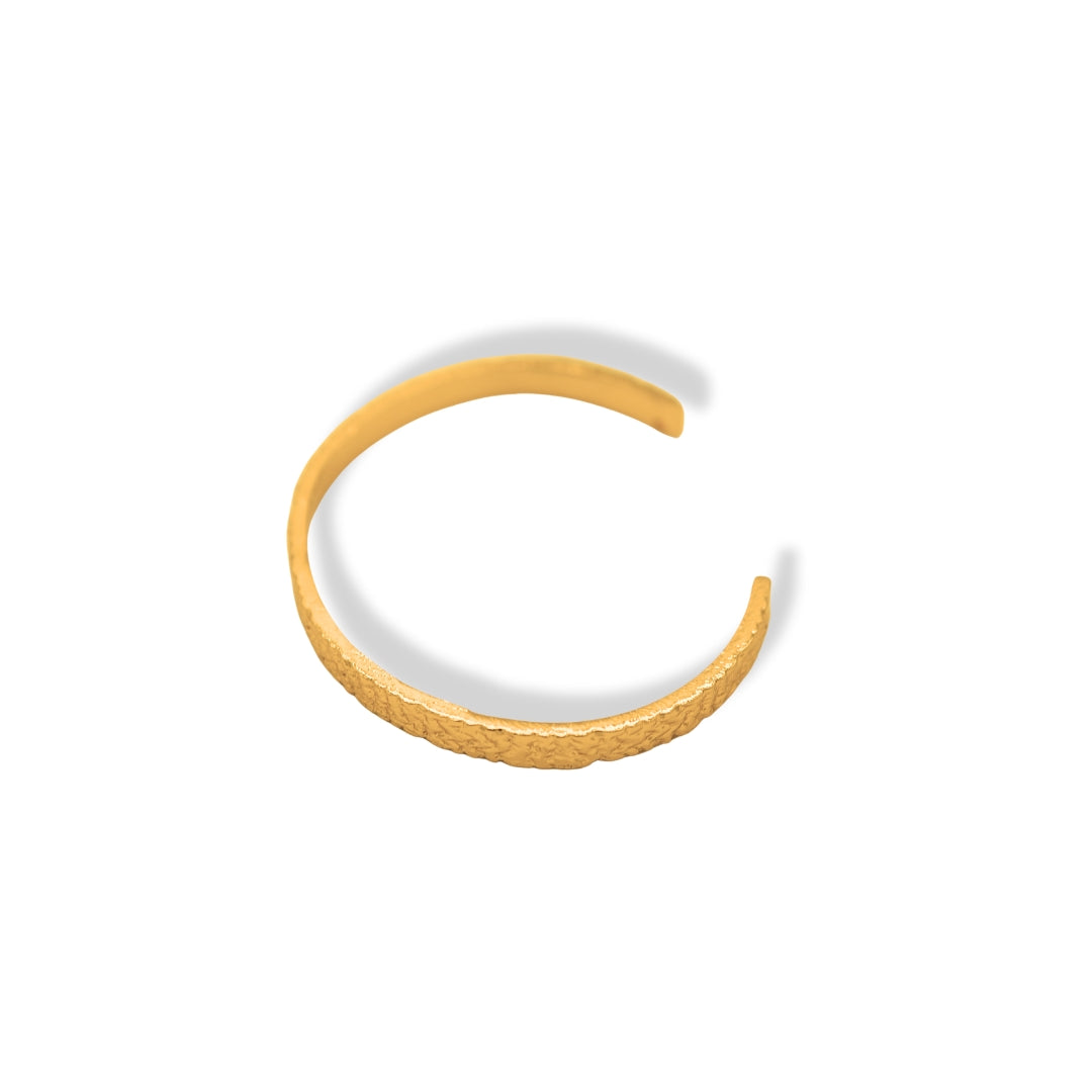 Brazalete angosto con textura vista superior Brezo Jewelry