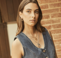 Cadena con caballo grande en persona silver