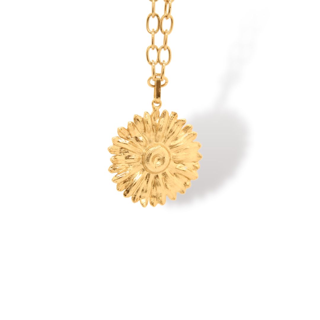 Cadena con flor de margarita grande vista frontal Brezo Jewelry