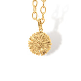 Cadena con flor de margarita mediana vista detallada