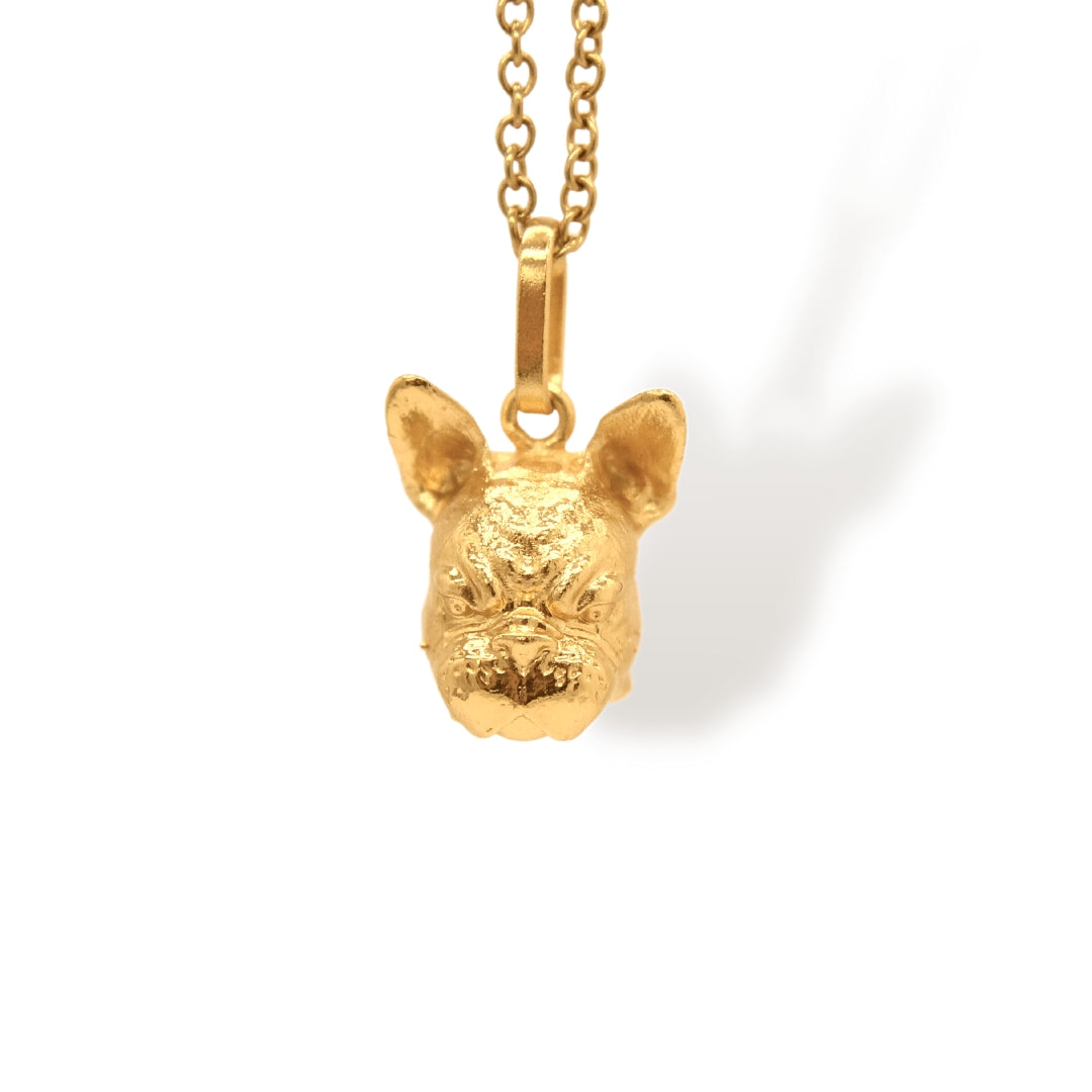 Cadena de Bulldog Francés vista cercana Brezo Jewelry