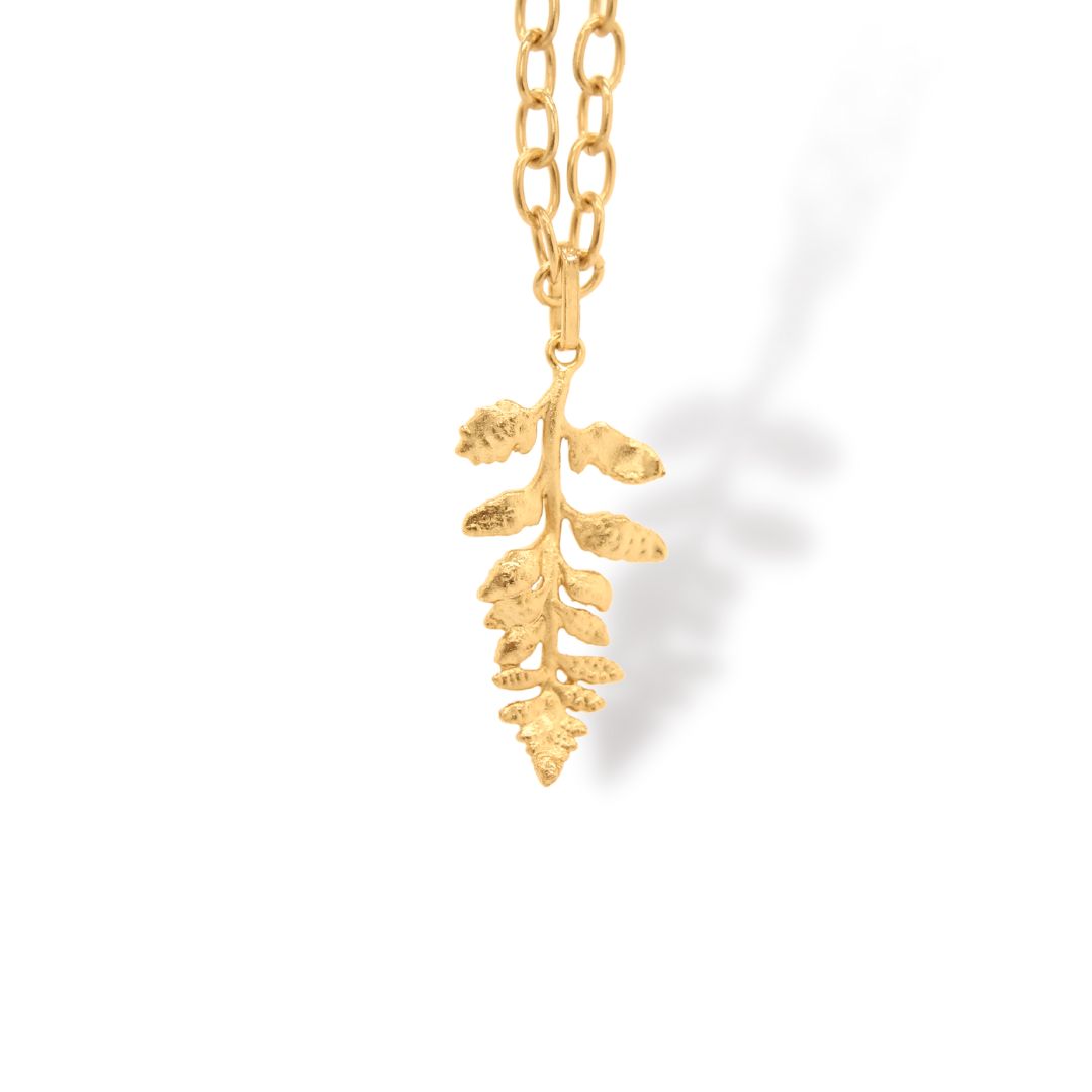 Cadena con helecho grande vista frontal Brezo Jewelry