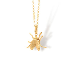 Cadena con mosca pequeña vista frontal