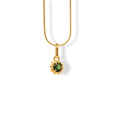 Detalle de cadena con circón verde dorada en bronce con baño de oro — Brezo Jewelry