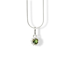 Detalle de cadena con circón verde plateada en bronce con baño de plata — Brezo Jewelry