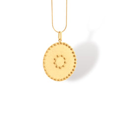 Cadena con medallón precolombino vista lateral