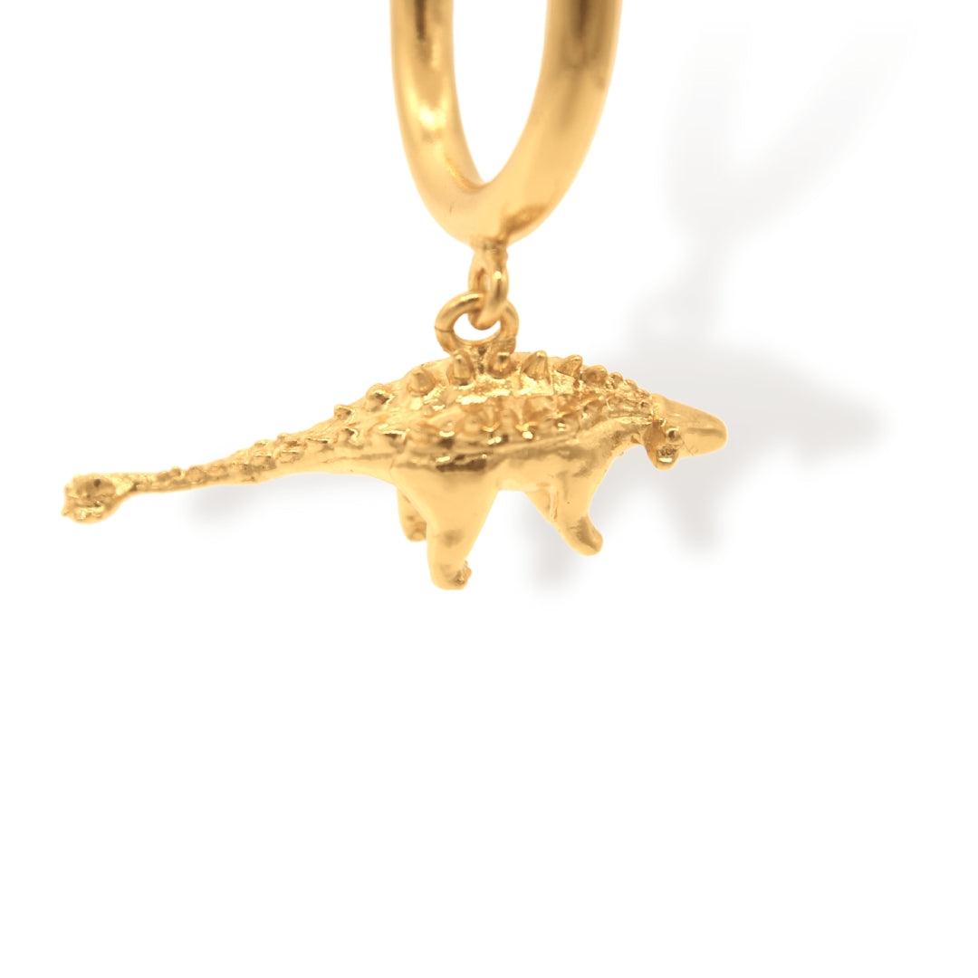 Candongas pequeñas de anquilosaurio vista detallada Brezo Jewelry