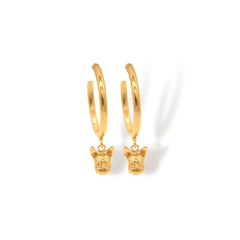 Candongas medianas de bulldog francés vista frontal