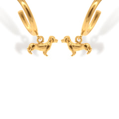 Candongas pequeñas de perro salchicha vista lateral