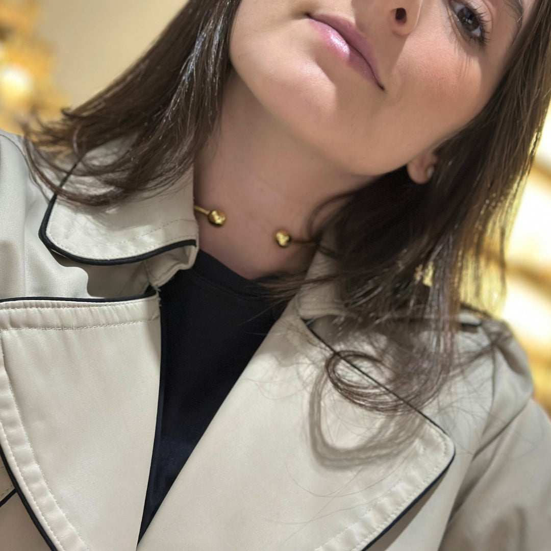 Choker con esfera en puntas vista sobre persona Brezo Jewelry