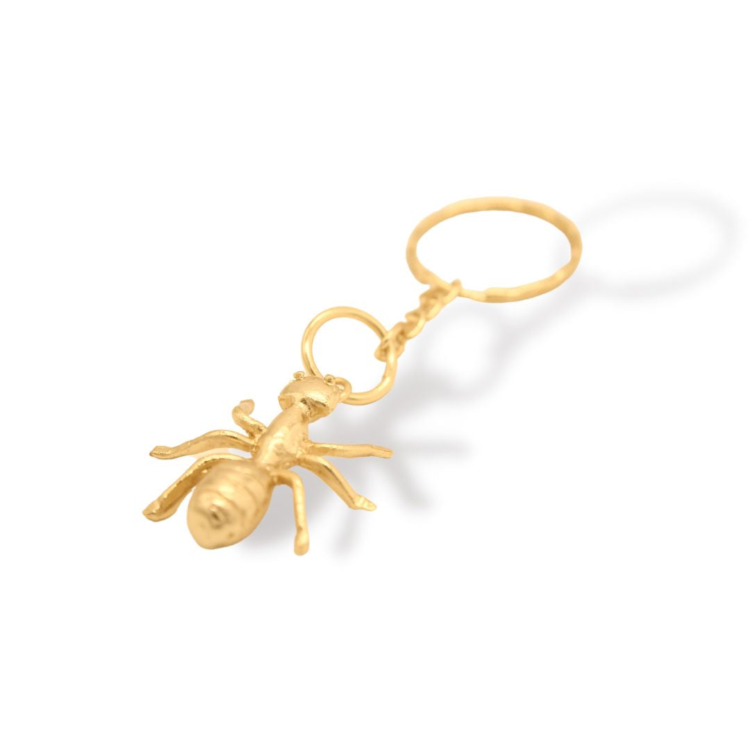 Llavero con hormiga grande vista lateral Brezo Jewelry
