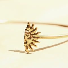 Choker con soles media cara vista detallada