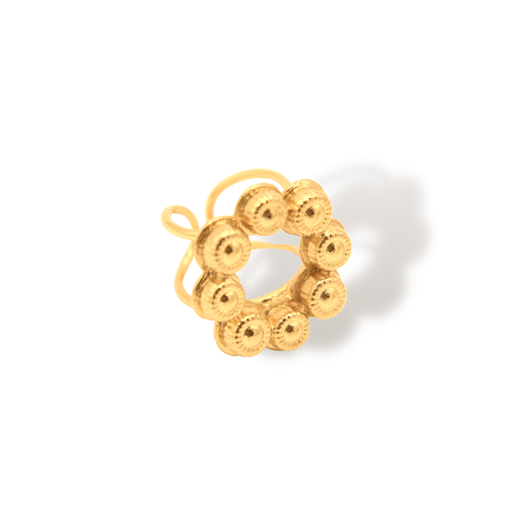 Anillo de coronas circulares grandes vista frontal Brezo Jewelry