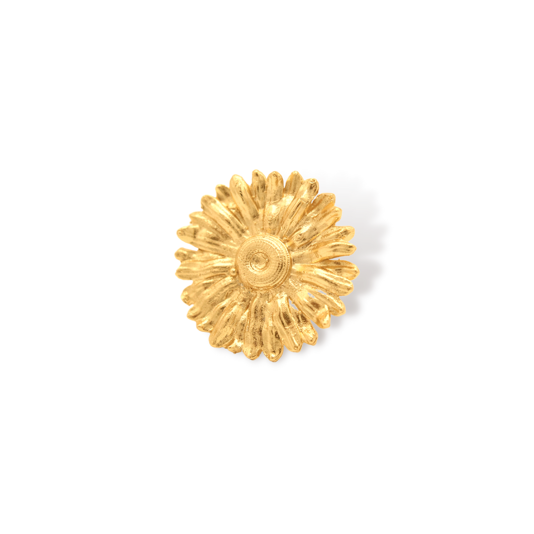 Anillo con flor de margarita grande vista frontal Brezo Jewelry