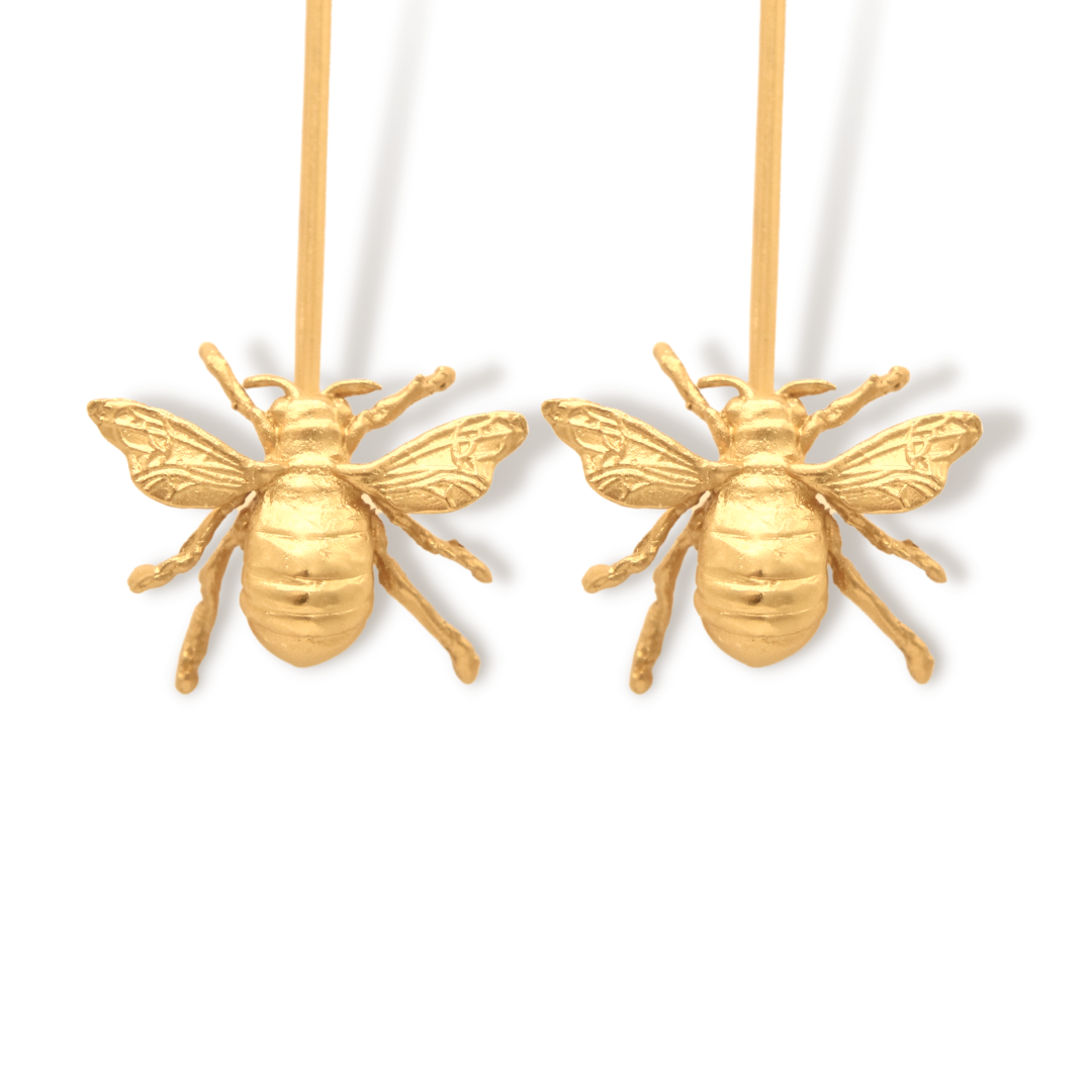 Aretes largos con abeja grande vista detallada Brezo Jewelry