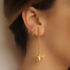 Aretes largos con abeja grande vista real
