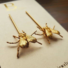 Aretes largos con mosca grande vista detallada