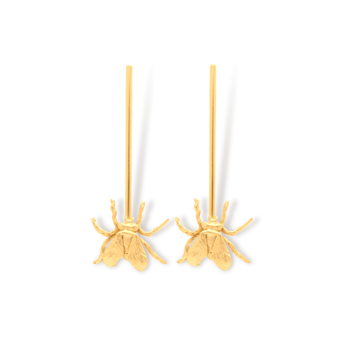 Aretes largos con mosca pequeña vista frontal Brezo Jewelry