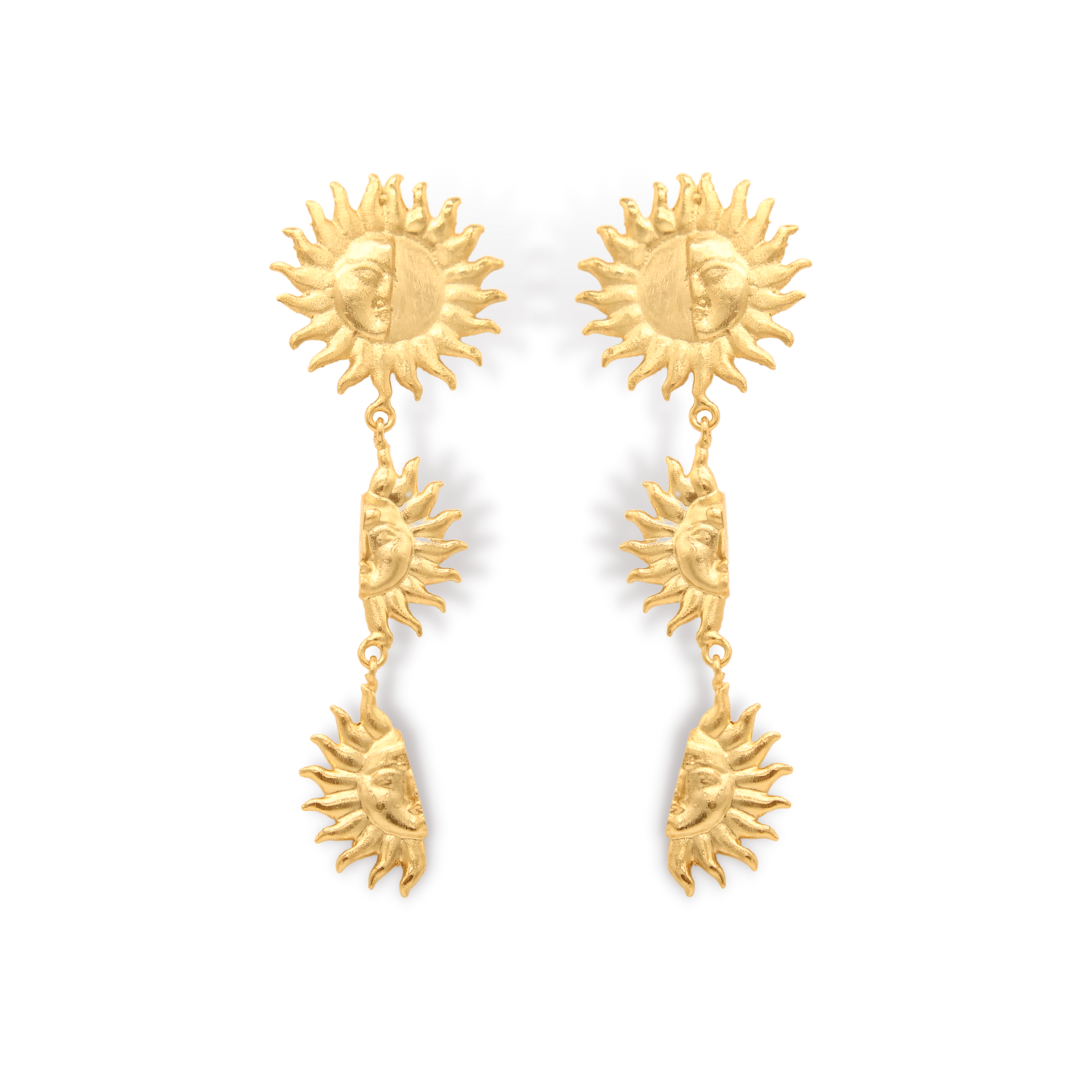 Aretes largos con soles vista frontal Brezo Jewelry