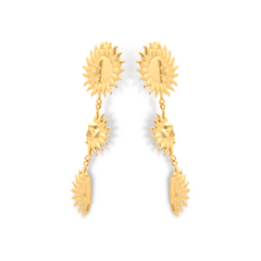 Aretes largos con soles vista lateral