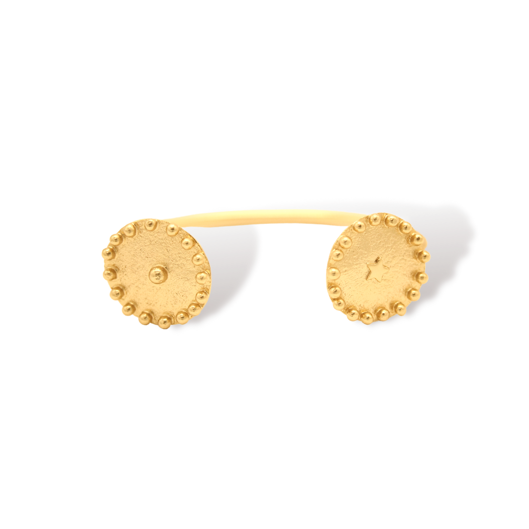 Brazalete con dos medallones vista frontal Brezo Jewelry