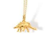 Cadena con estegosaurio vista frontal