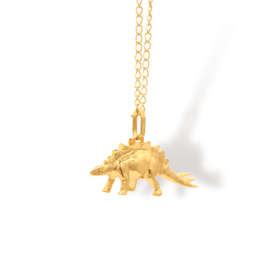 Cadena con estegosaurio vista diagonal Brezo Jewelry
