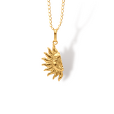 Cadena con sol media cara vista cercana