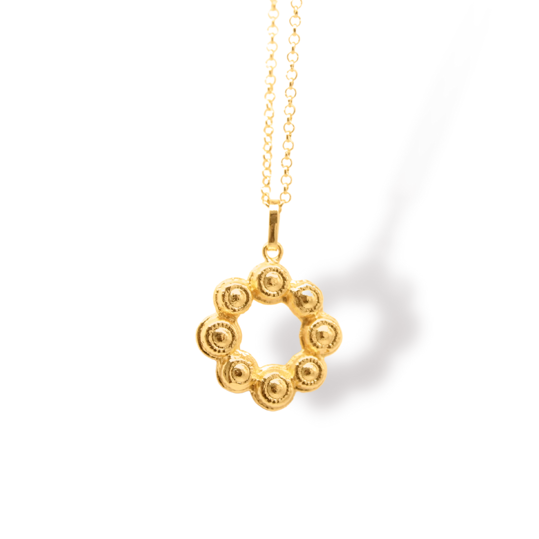Cadena con coronas circulares en forma de círculo vista frontal Brezo Jewelry