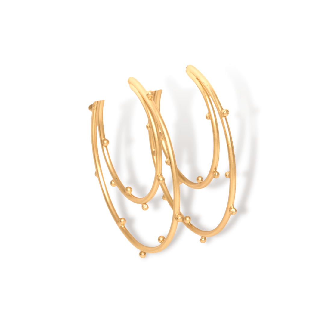 Candongas grandes de media luna con bolitas soldadas vista lateral Brezo Jewelry