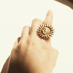 Anillo de sol media cara plana grande vista real