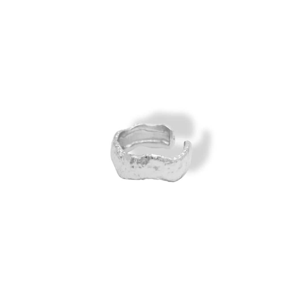 Anillo ancho con textura de fresa