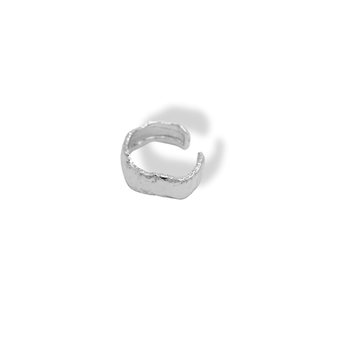 Anillo ancho con textura de fresa