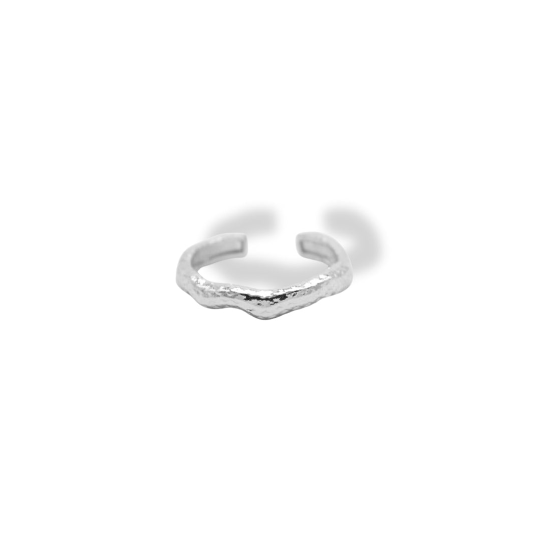 Anillo angosto con textura de piña plateado