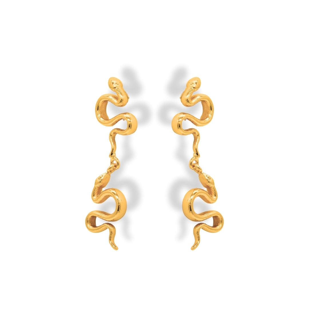 Aretes largos con serpientes grandes vista diagonal Brezo Jewelry