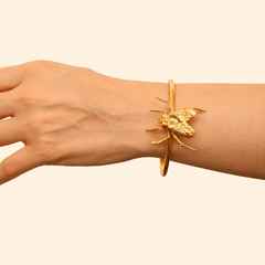 Brazalete con mosca grande