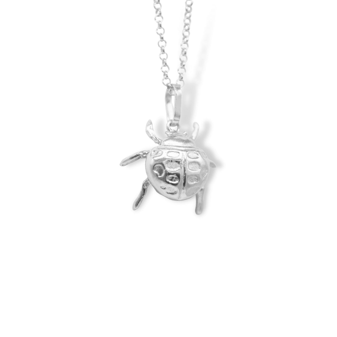 Cadena con mariquita pequeña