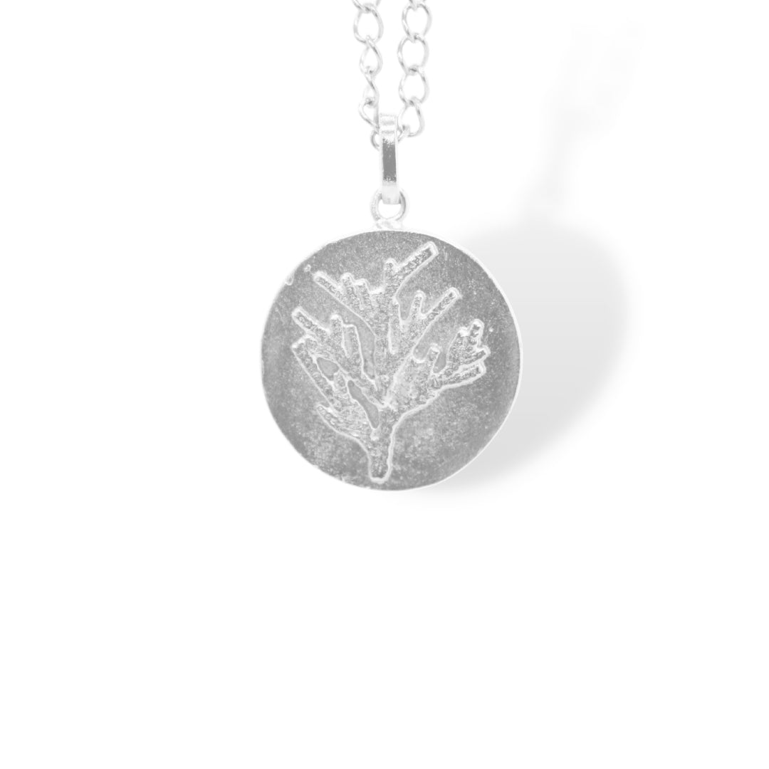 Cadena de conífera plateada Brezo Jewelry