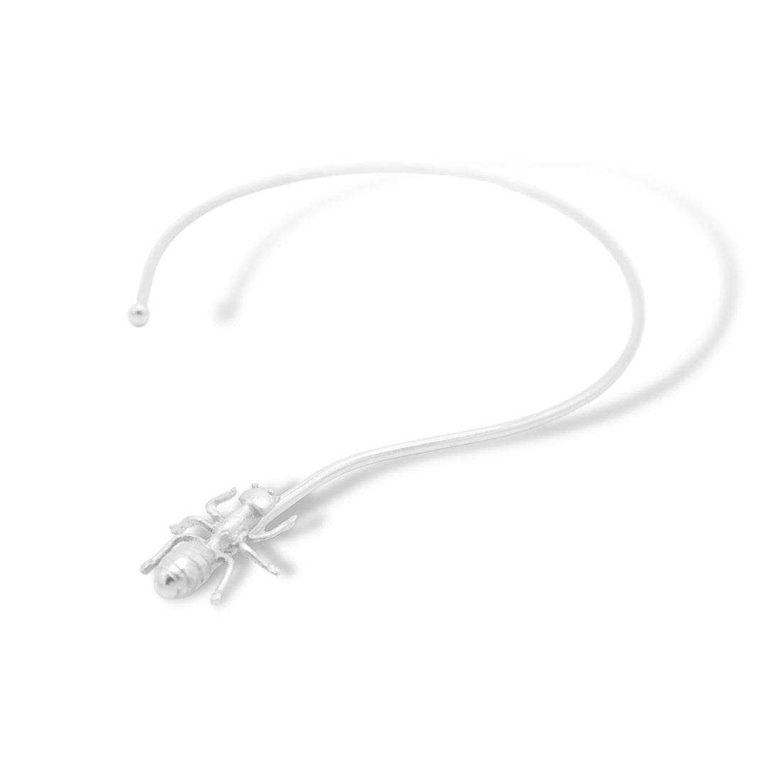 Choker con hormiga grande