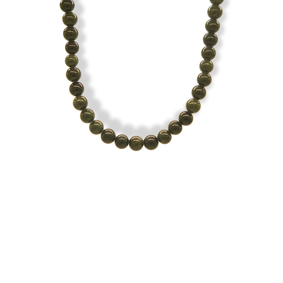Collar de jade verde oscuro Brezo Jewelry