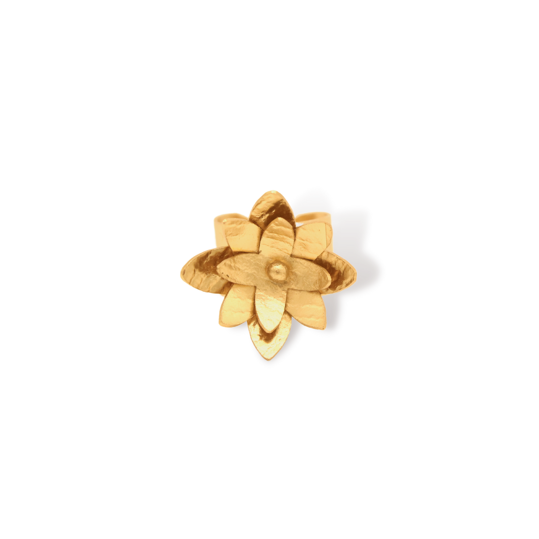 Anillo con flor anemona vista frontal
