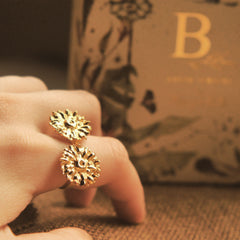 Anillo con flores de margarita doble vista lateral
