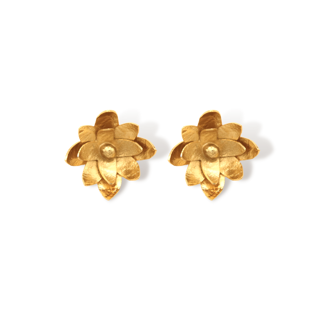 Aretes con flor anemona de bosque vista frontal Brezo Jewelry