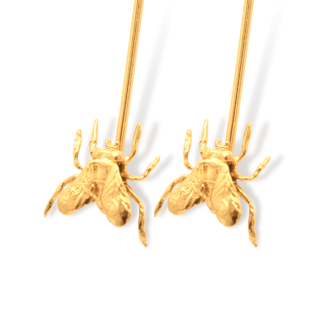 Aretes largos con mosca grande vista cercana Brezo Jewelry
