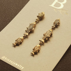 Aretes largos con trucha y cachamas vista detallada