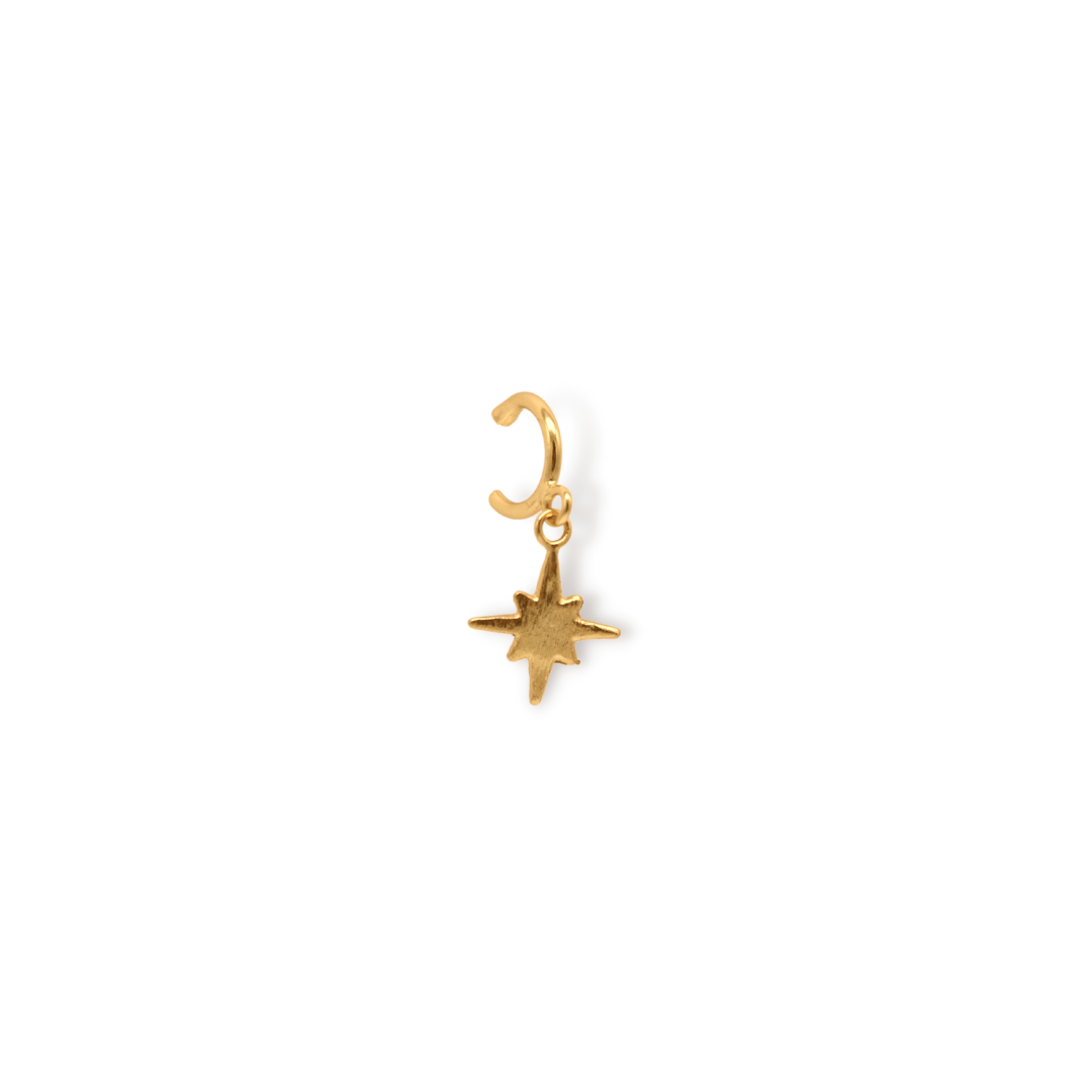 Candonga pequeña con estrella vista frontal Brezo Jewelry